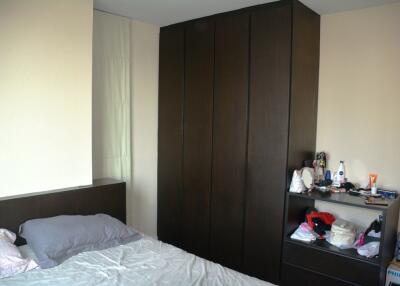 Large 2-bedroom condo in quiet area of Ekamai