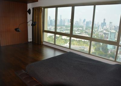 4-bedroom penthouse with lake views close to BTS Asoke