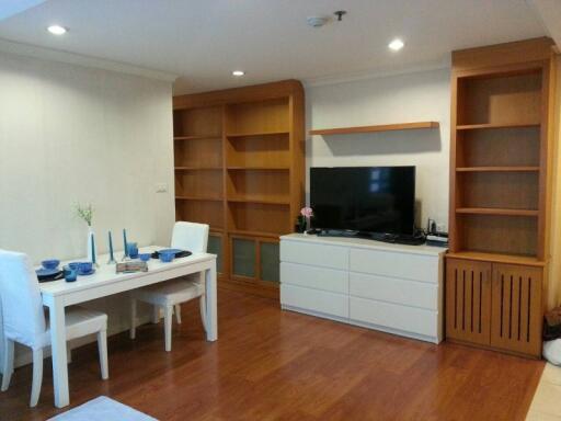 2 bedroom condo for sale close to Asoke BTS station.