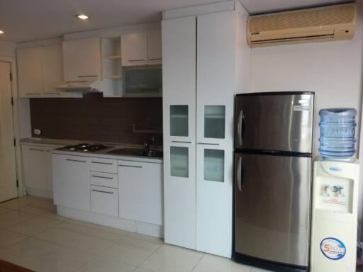 2 bedroom condo for sale close to Asoke BTS station.