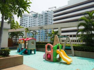 2 bedroom condo for sale close to Asoke BTS station.