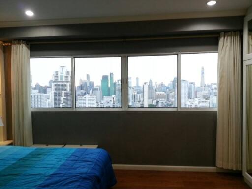 2 bedroom condo for sale close to Asoke BTS station.