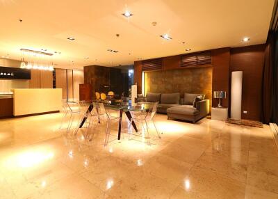 4-bedroom penthouse with private pool close to BTS Asoke