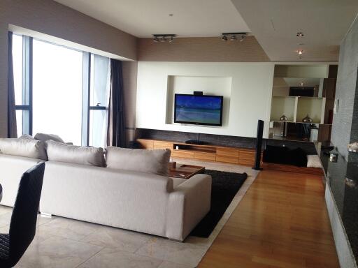3-bedroom spacious condo with panoramic views in Sathorn