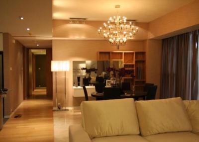 3-bedroom spacious condo with panoramic views in Sathorn