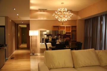 3-bedroom spacious condo with panoramic views in Sathorn
