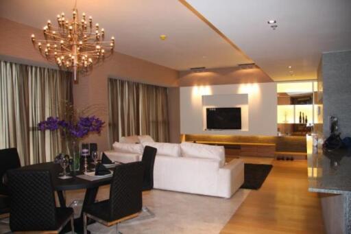 3-bedroom spacious condo with panoramic views in Sathorn