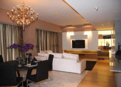 3-bedroom spacious condo with panoramic views in Sathorn