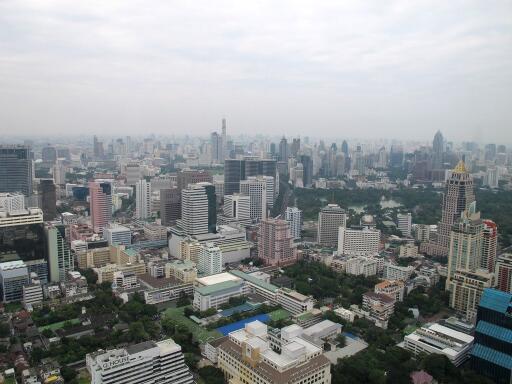 3-bedroom spacious condo with panoramic views in Sathorn