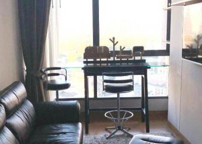 Modern 1 bedroom condominium for rent in Promphong