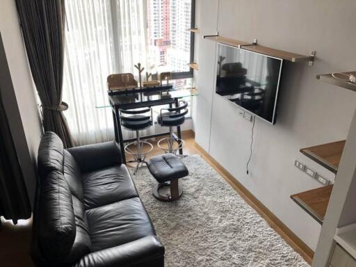 Modern 1 bedroom condominium for rent in Promphong