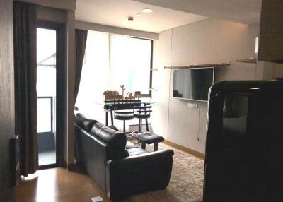 Modern 1 bedroom condominium for rent in Promphong