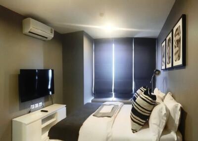 1-bedroom high floor condo only 300m from BTS Ekamai