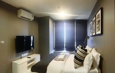 1-bedroom high floor condo only 300m from BTS Ekamai