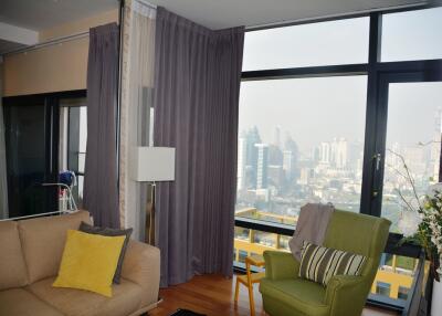 1-bedroom high floor & modern condo in Petchaburi area