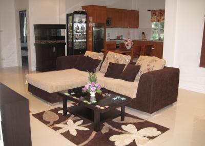 For sale in Hua Hin, 3 bedrooms villa not far from the beaches