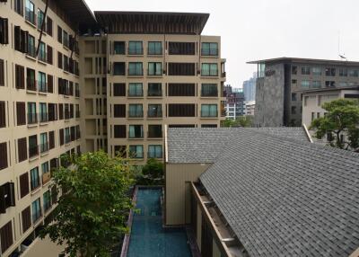 Modern 1-bedroom condo close to BTS Phromphong
