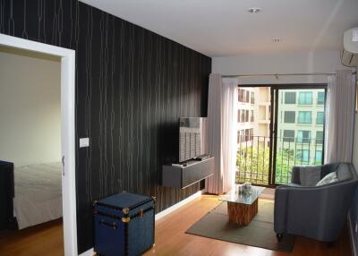 Modern 1-bedroom condo close to BTS Phromphong