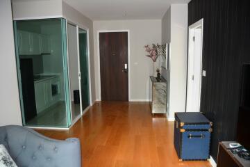 Modern 1-bedroom condo close to BTS Phromphong