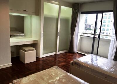 2 bedroom condo for sale close to Phrom Phong BTS Station