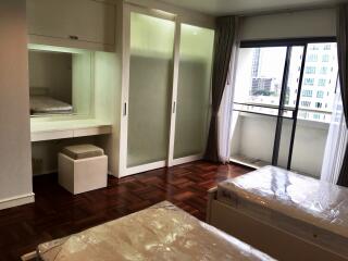 2 bedroom condo for sale close to Phrom Phong BTS Station