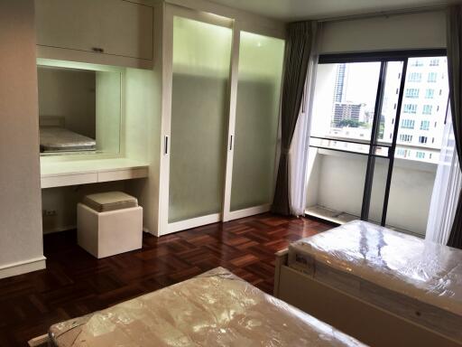 2 bedroom condo for sale close to Phrom Phong BTS Station