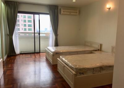 2 bedroom condo for sale close to Phrom Phong BTS Station