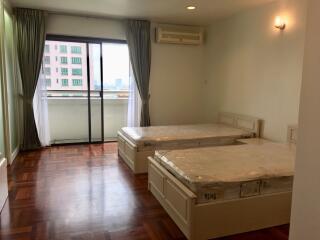 2 bedroom condo for sale close to Phrom Phong BTS Station