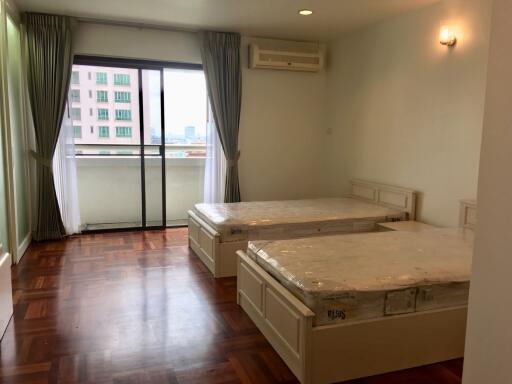 2 bedroom condo for sale close to Phrom Phong BTS Station