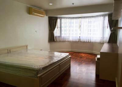 2 bedroom condo for sale close to Phrom Phong BTS Station