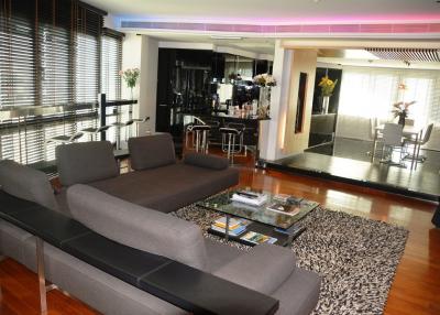 3-bedroom high floor condo close to BTS Asoke