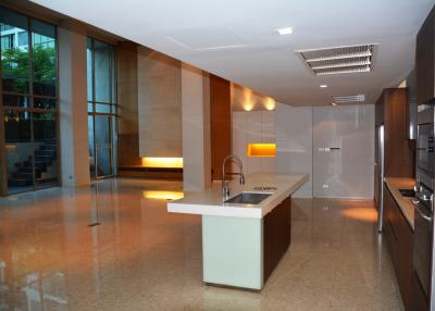modern 4-bedroom duplex condo 300m from BTS Pra Khanong!