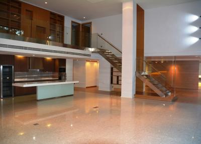 modern 4-bedroom duplex condo 300m from BTS Pra Khanong!