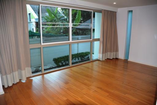 modern 4-bedroom duplex condo 300m from BTS Pra Khanong!