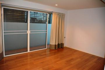 modern 4-bedroom duplex condo 300m from BTS Pra Khanong!