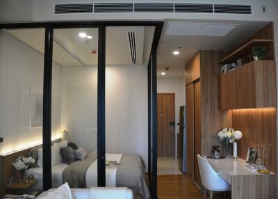 1-bedroom new condo in the heart of Phromphong