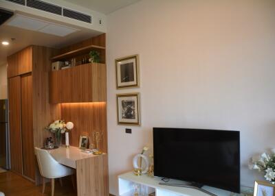 1-bedroom new condo in the heart of Phromphong