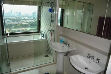 3-bedroom high floor condo for sale in Phromphong area