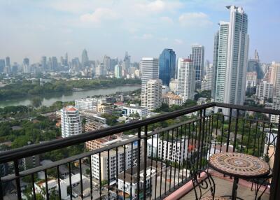 3-bedroom high floor condo for sale in Phromphong area