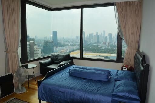 3-bedroom high floor condo for sale in Phromphong area