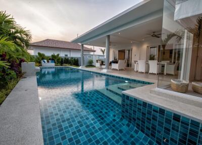 Stunning pool villa for sale in Hua Hin