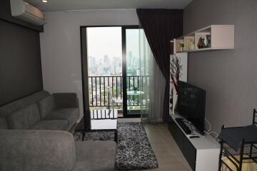 3-bedroom high floor corner unit located in the Petchaburi/Thonglor area