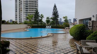 Spacious 3-bedroom high floor condo in Ekamai