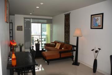 Spacious high floor 1-bedroom condo in Nana