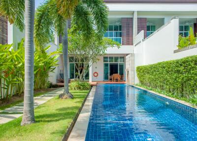 Stunning duplex with private pool