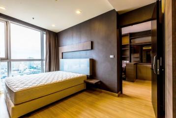 2-bedroom unit in Pra Khanong area