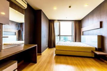 2-bedroom unit in Pra Khanong area