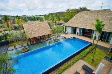 Spacious 5-bedrooms villa close to Layan beach