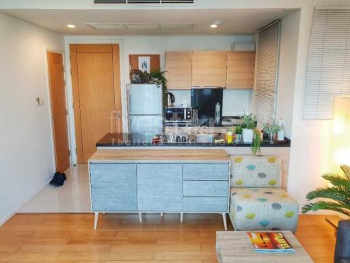 1-bedroom modern corner unit for sale in the heart of Asoke