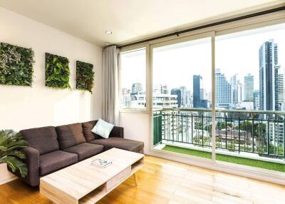 1-bedroom modern corner unit for sale in the heart of Asoke